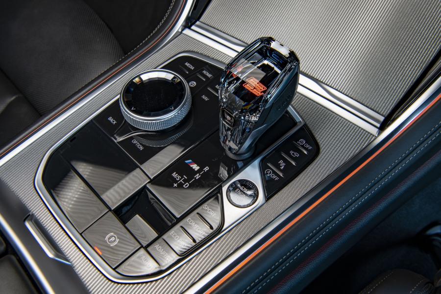 Детали интерьера BMW M850i xDrive Carbon Package (G15) 2019 года  (AU) (фото 33 из 38)
